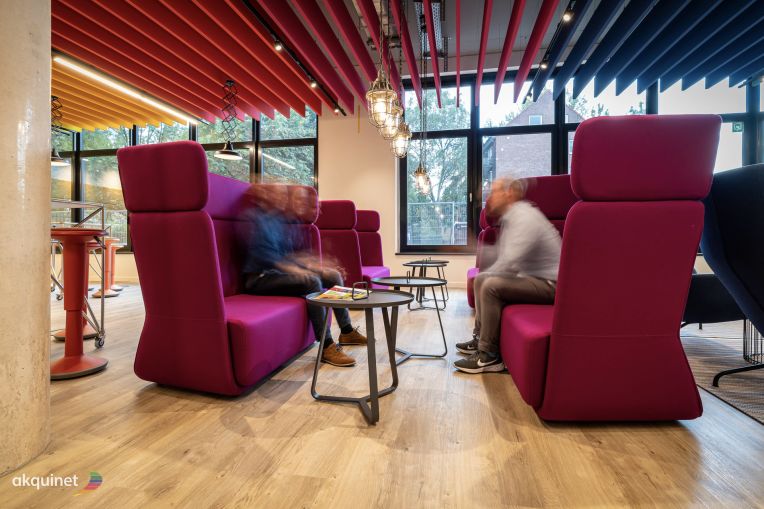 Sitting area on the ground floor of the new AKQUINET house in Werner-Otto-Straße Hamburg.